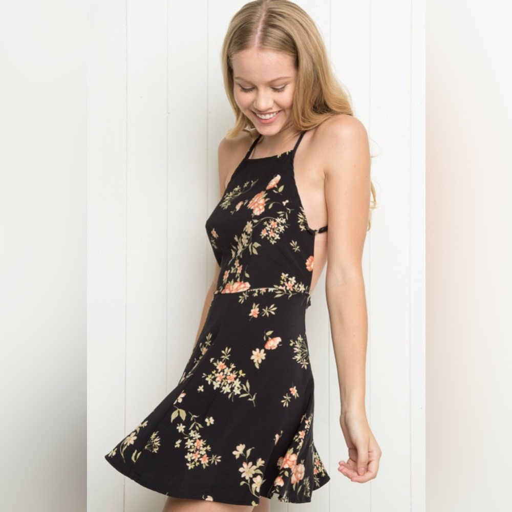 Brandy Melville Floral Cross Back Kristen dress 🌸